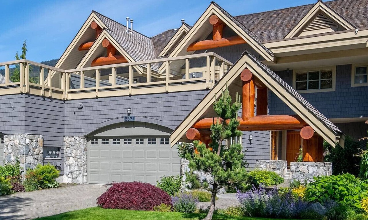 Whistler Villa | Luxury 4BR/4BA Chalet on Golf Course, w/Garage +AC
