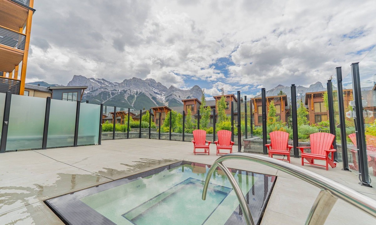 Canmore Condo | Luxury Corner Condo w/Mountain Views + Hot Tub