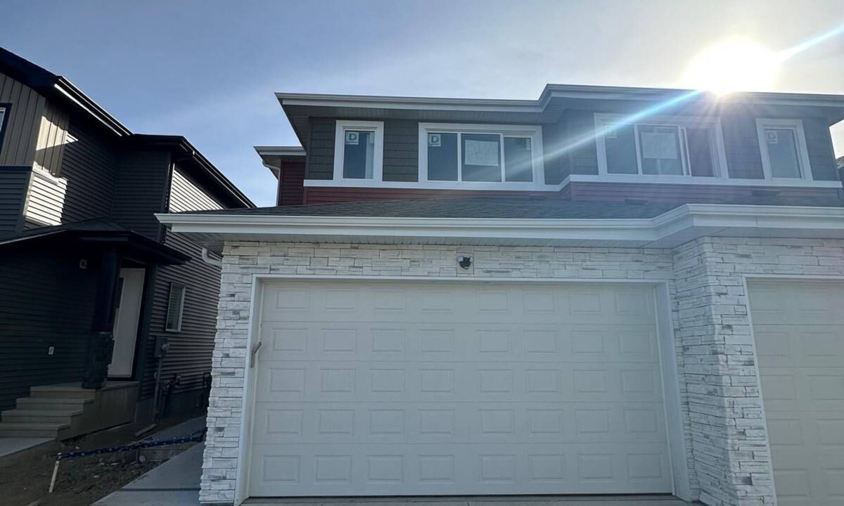 Division No. 11 House | Luxury Duplex in Spruce Grove