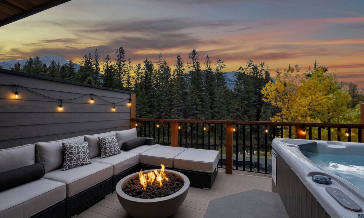 Canmore Villa | Luxury Escape | Private Hot Tub and Firepit