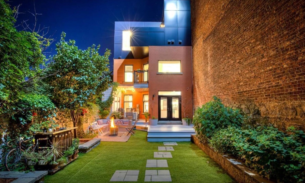 Mile End House | Luxury home in the heart of the Mile-End. Private Garden and fire pit!