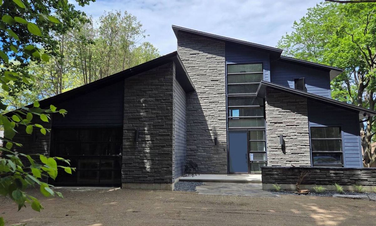 Bayfield House | Luxury Lakeside Tranquillity - an executive home with lakefront views.