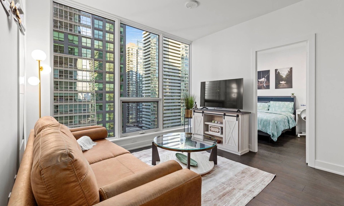 Downtown Toronto Condo | Luxury Lifestyle Residence, Steps to CN Tower