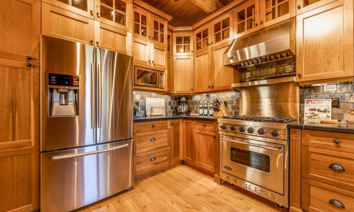 Panorama Cabin | Luxury Log Chalet | Pool + Private HotTub | Ski In/Out | Overlooking Greywolf GC