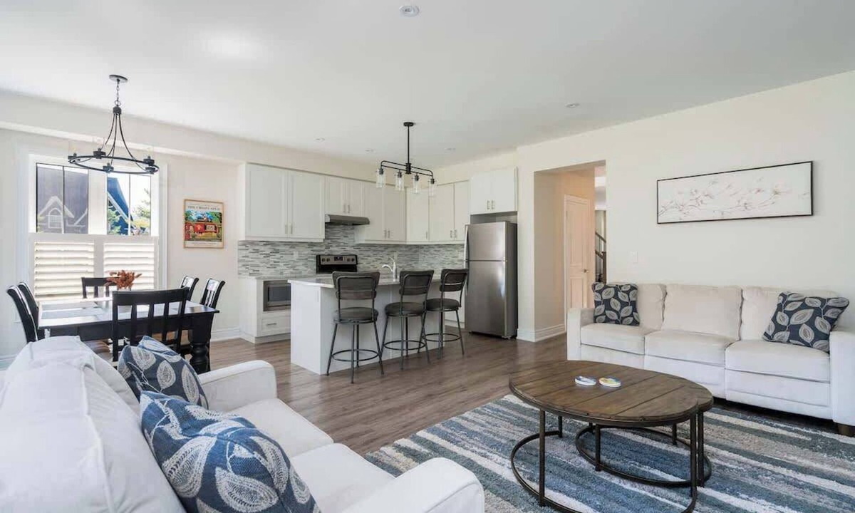 The Blue Mountains House | Luxury Mountain Townhome | Shuttle + Patio + Pool