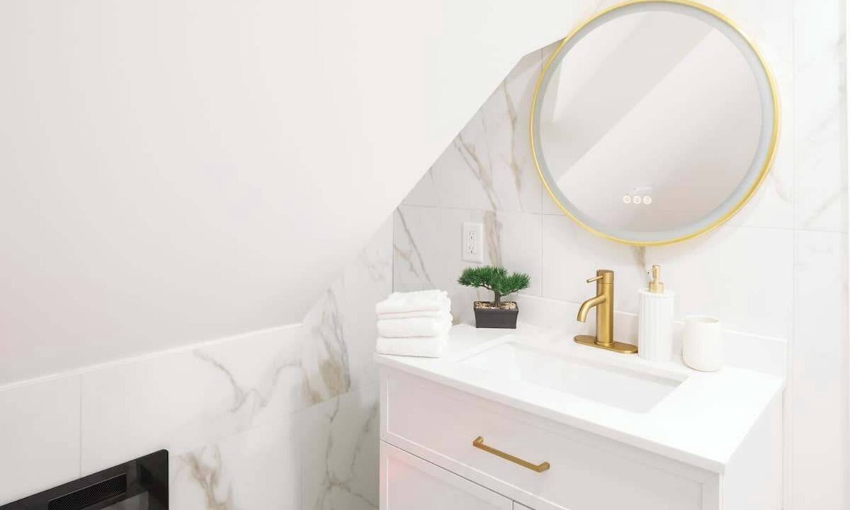 Charlottetown Apartment | Luxury Studio Downtown with soaking tub