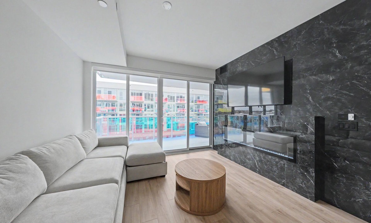 Innisfil Condo | Luxury Sunseeker Retreat w/Terrace