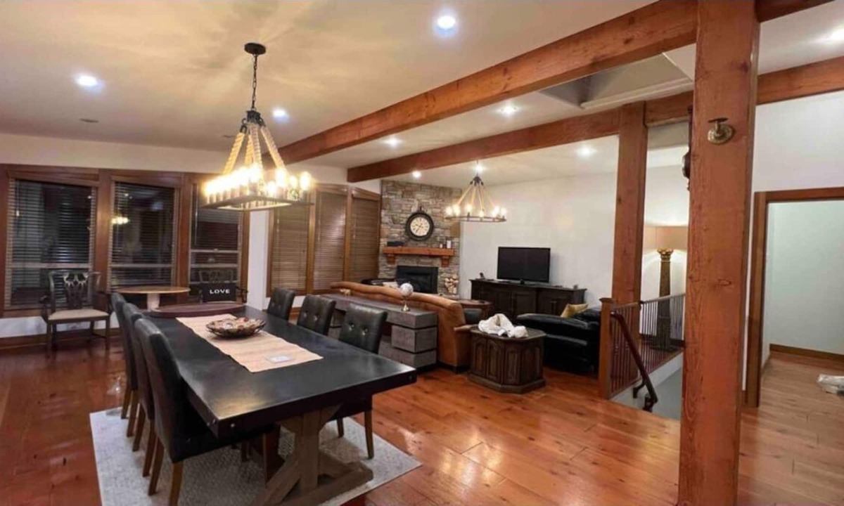 Surrey Villa | Luxury Vacation Home in Park