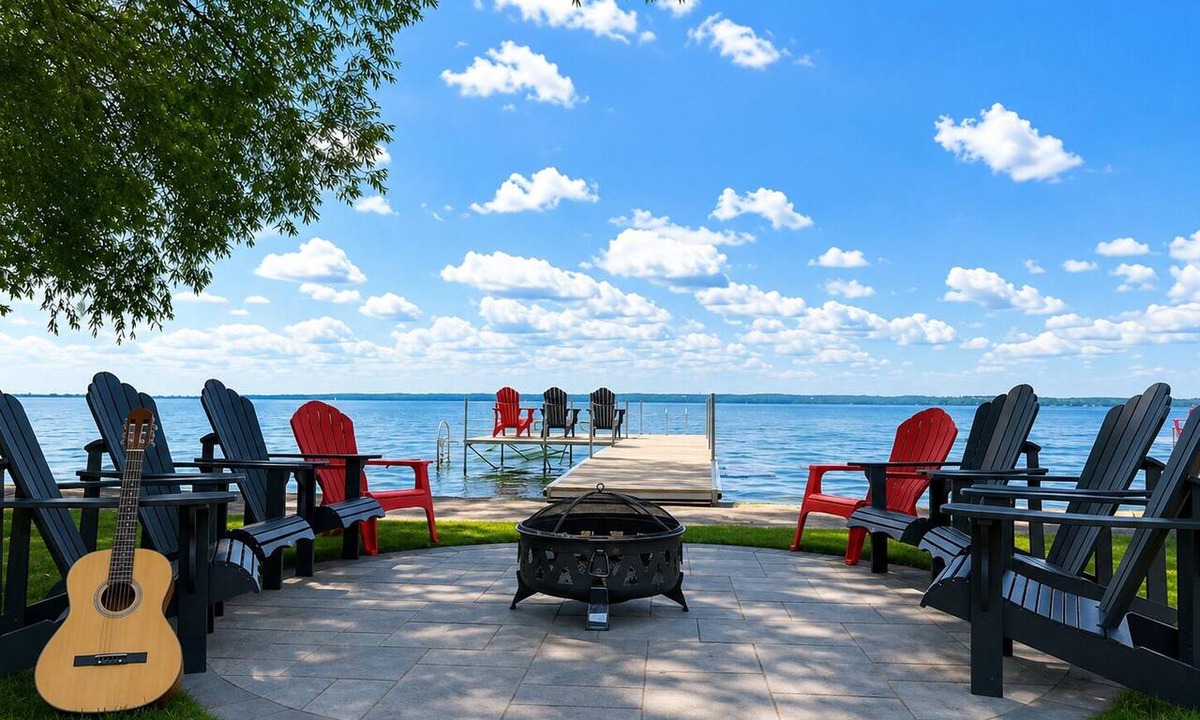 Keswick House | Luxury Waterfront Escape Near Toronto | Hot Tub, Sandy Beach & Amazing Views