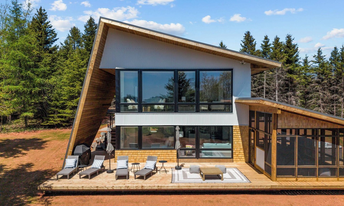 DeSable House | Luxury Waterfront Property - Meadow's Edge with Beach Access, Hot Tub