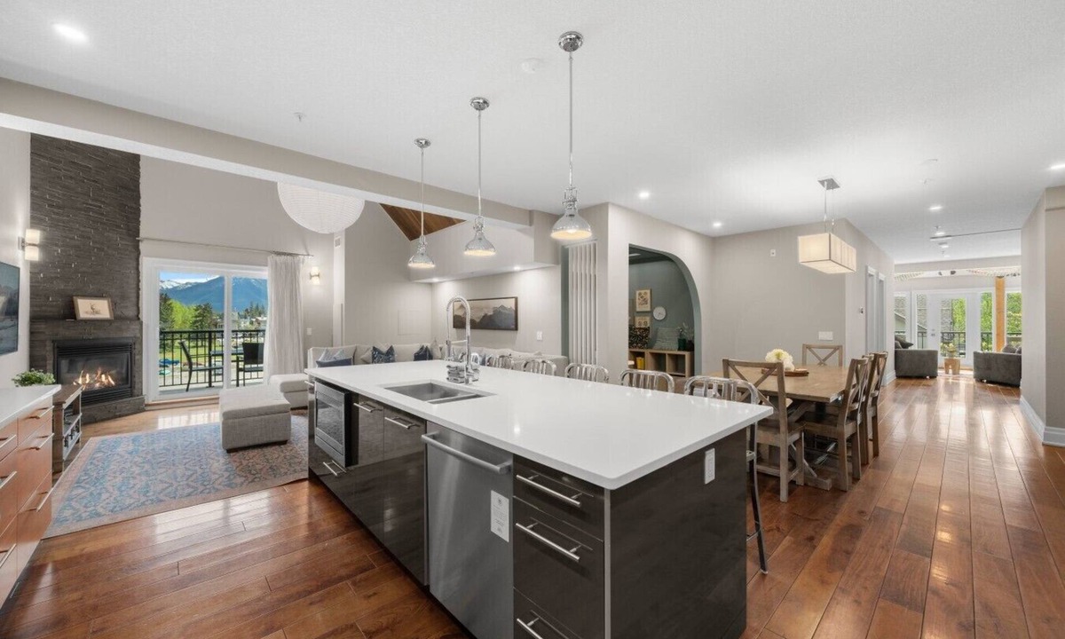 Canmore Condo | LUXUS 4BR Penthouse 2500sqft + Private Hot Tub