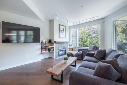 Blueberry Hill House | Lynx 302 by Outpost Whistler