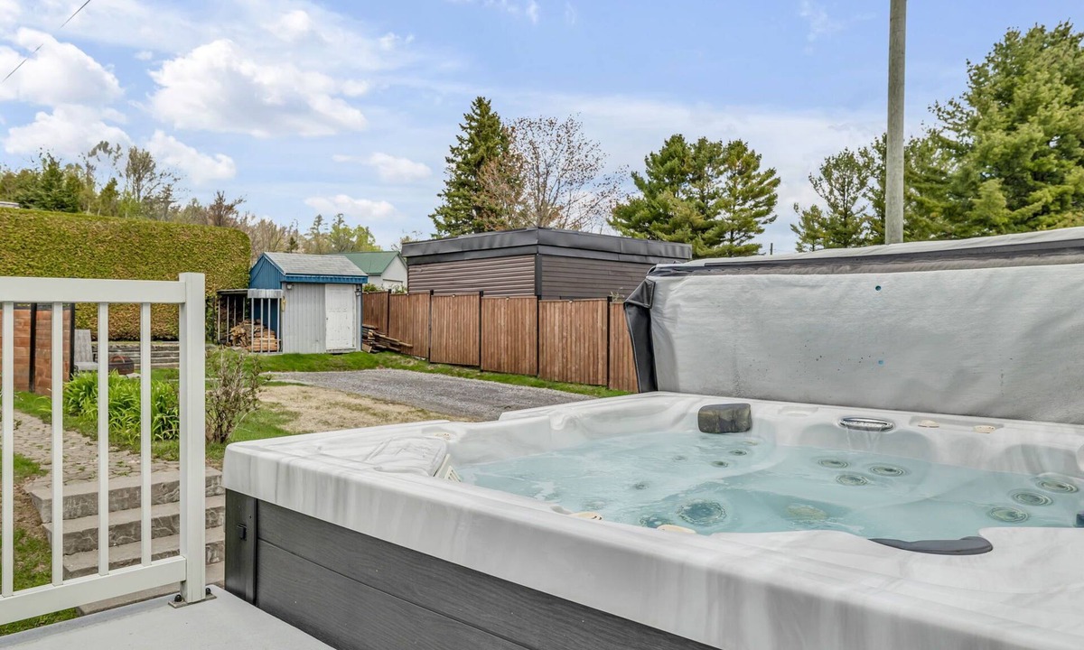 Notre-Dame-des-Laurentides House | Maison familiale Charlesbourg, Spa
