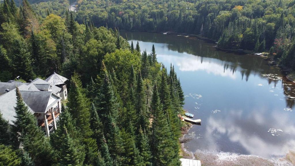 Val-des-Lacs Ski Chalet | Manoir du Lac - Luxury Lakefront and spa