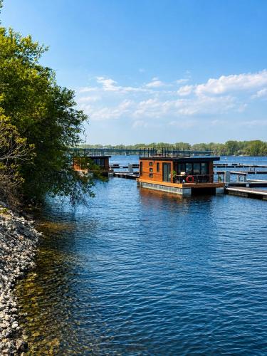 Mauricie Boat Rental | Maréa Stays, Habitation Flottante, Yacht Club TR