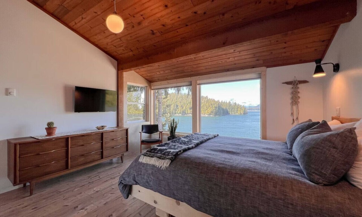 Tonquin Beach House | Marielle’s Lookout - Your Oceanfront Escape