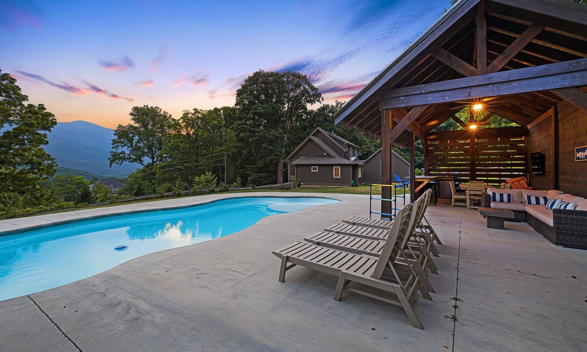 Black Mountain House | Mariposa Ridge | Pool, Views & Game Room + Biltmore Pass by Black Mountain