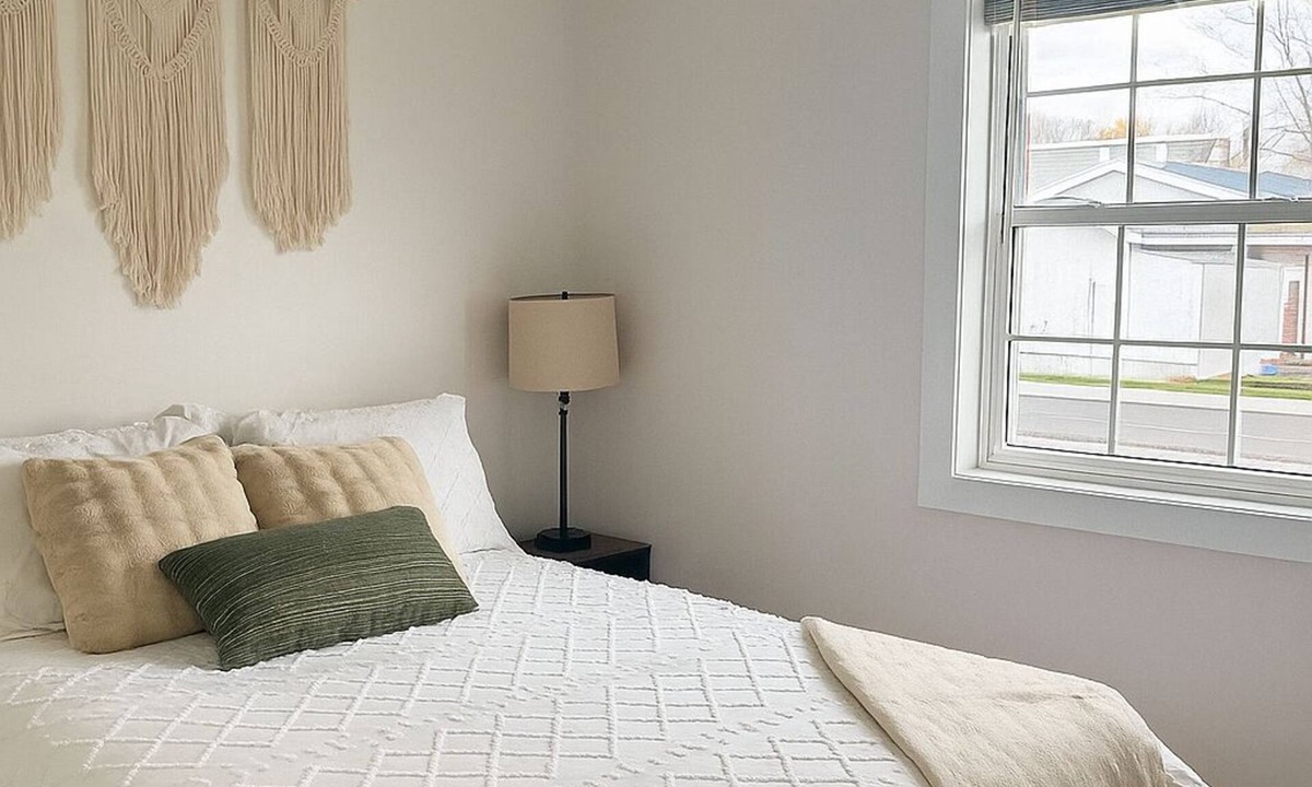 New Waterford House | Maxwell House - Entire House on Quiet Street!