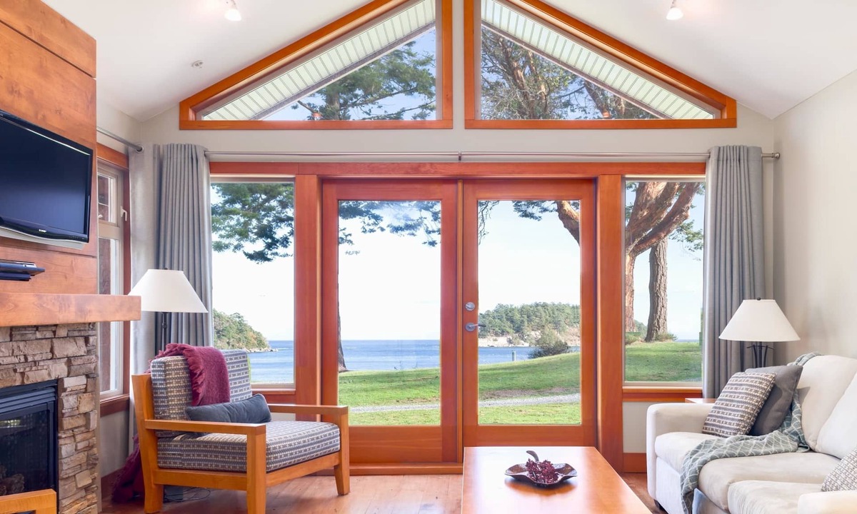 Mayne Island Hotel | Mayne Island Resort