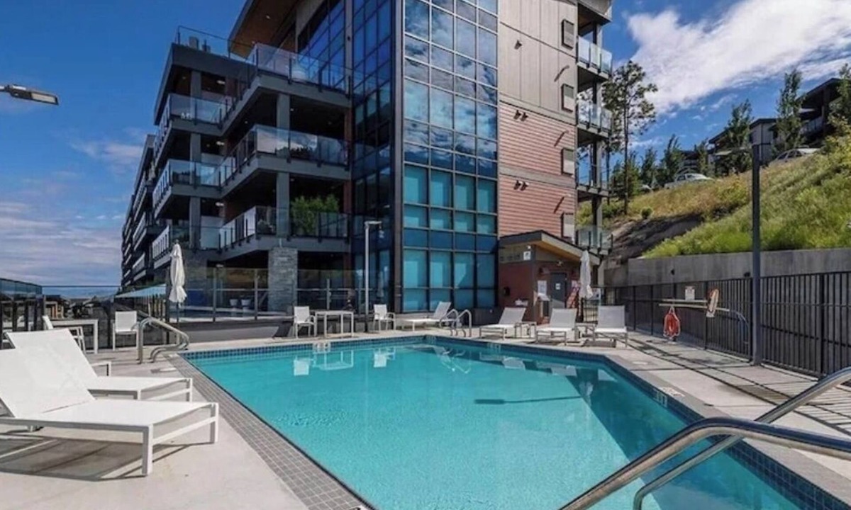 McKinley Condo | McKinley Beach. Sleeps 4. Lakeview. 1200sq ft.
