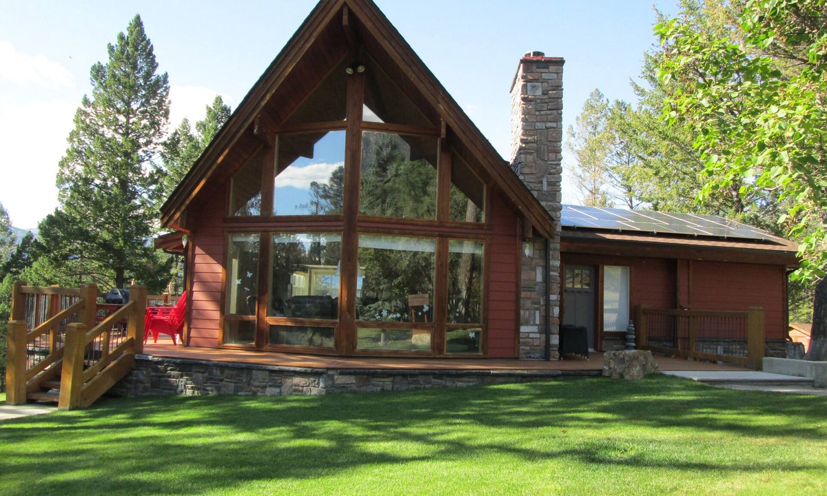 East Kootenay Cabin | Million Dollar views. Luxury Cabin on Private Estate Property