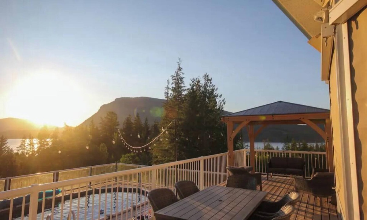 Canoe House | Mirabelle Farm - Acreage/Lake View/Pool/Hot Tub