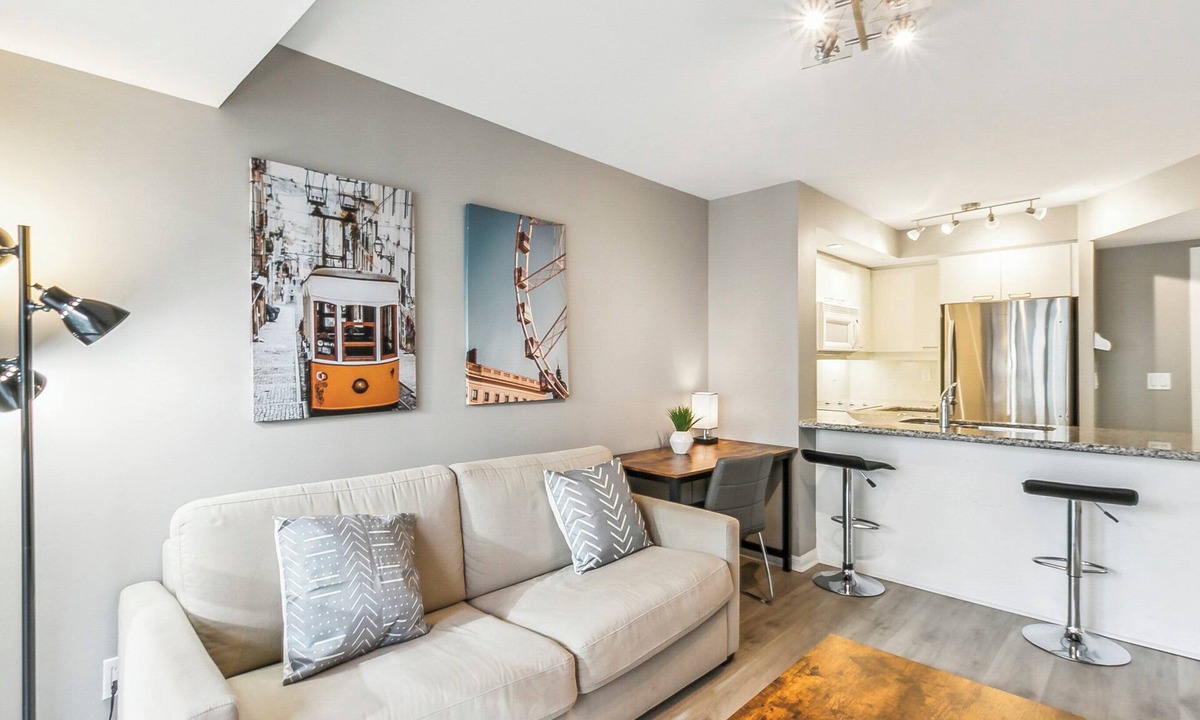 Downtown Toronto Apartment | Modern 1-BR Condo DT Toronto