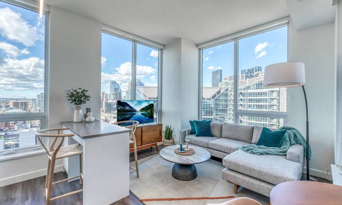 Victoria Park Apartment | Modern 2-Bedroom near Downtown | BLVD Beltline