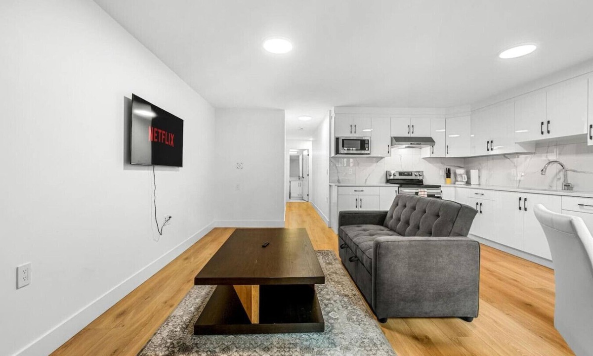 District of North Vancouver Condo | Modern 2-BR/Near Capilano Suspension Bridge