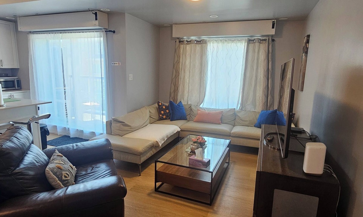 Durham Region House | Modern 2-Storey townhouse | 2BDR | 1 BATH | Free Parking | Minutes to Hwy 401