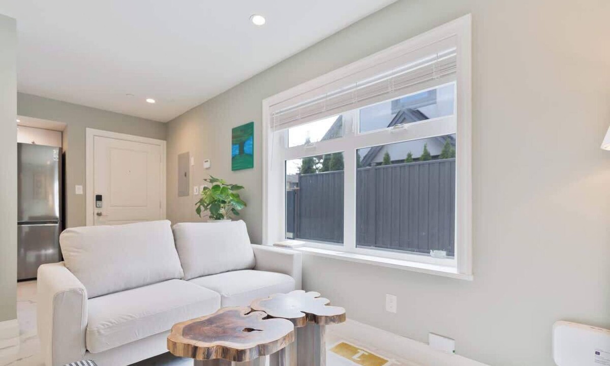 Sunset House | Modern 2BR 2BA Vancouver Suite