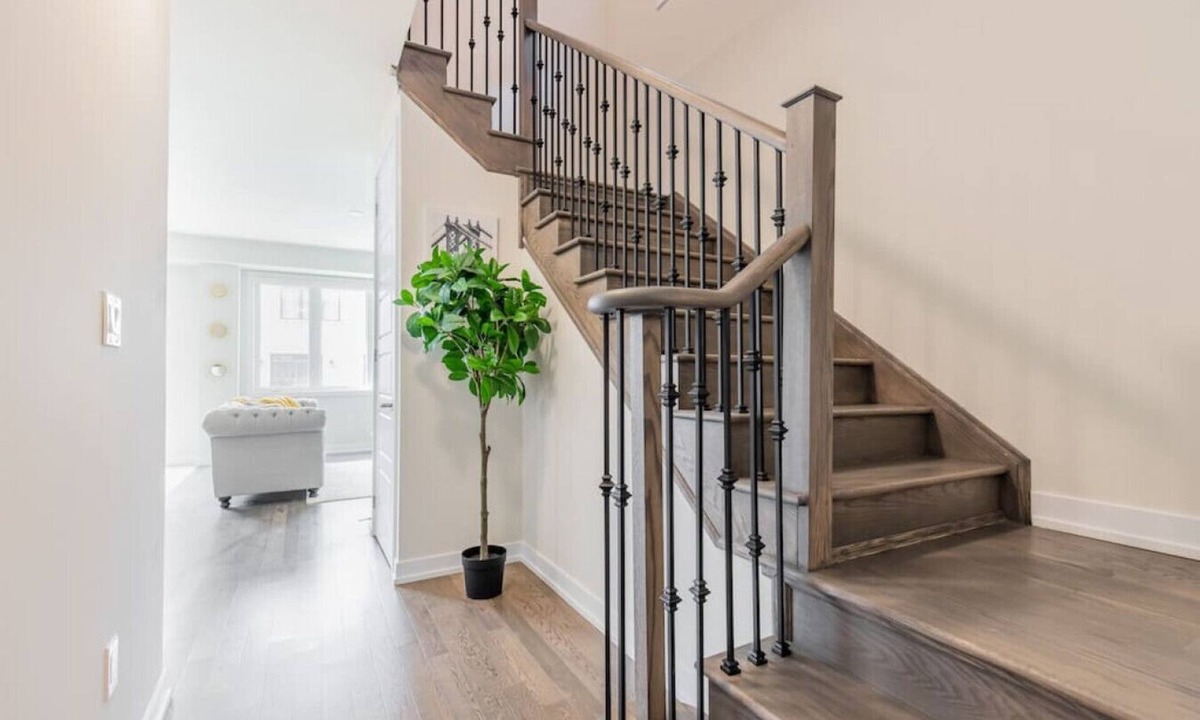 Thorold House | Modern 3BR, 15min to Falls/Attractions W/King Bed