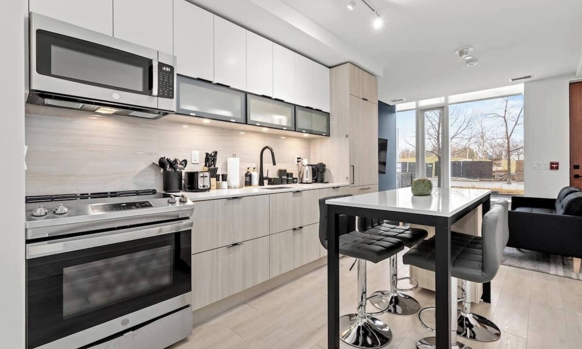 Corktown Apartment | Modern 3BR/2.5BT Home right by Distillery District