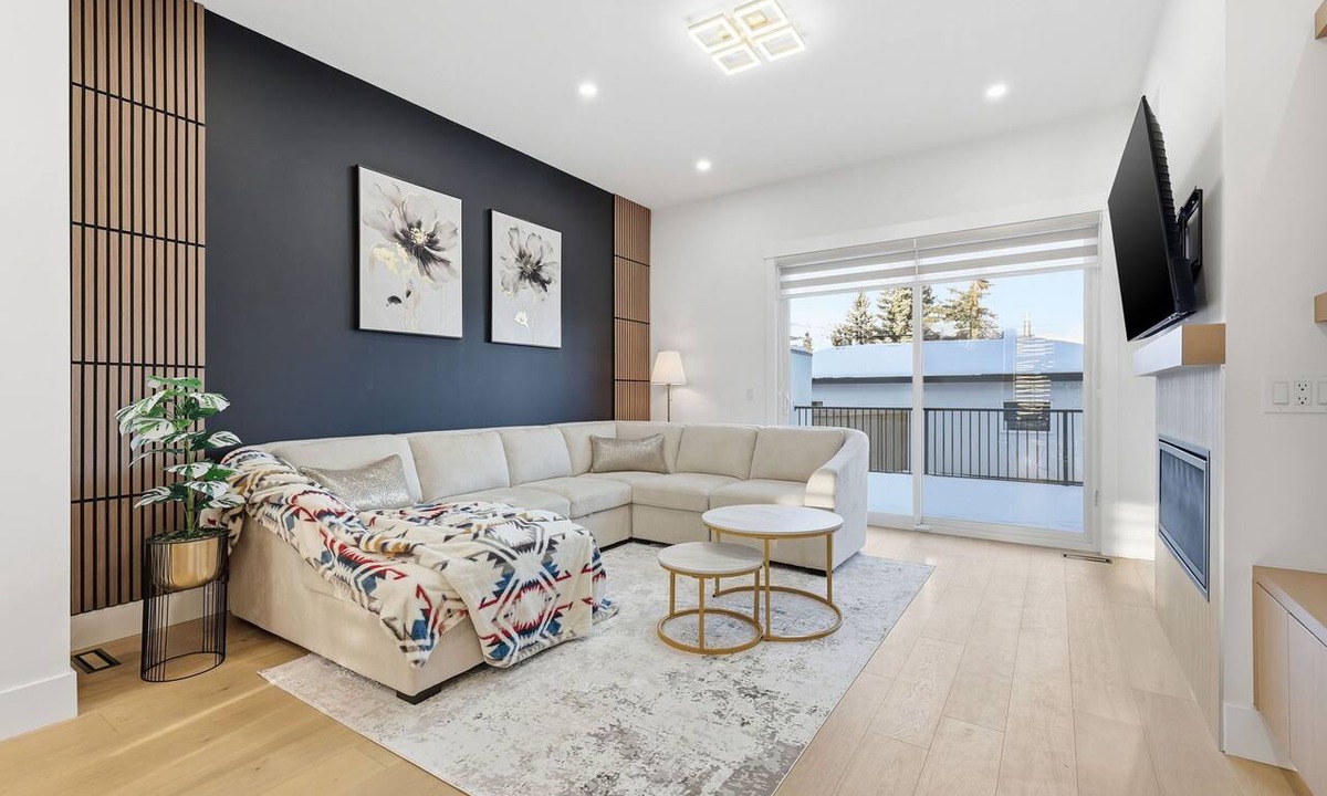 Rosscarrock House | Modern 3BR Home Downtown Free Parking Sleeps 8