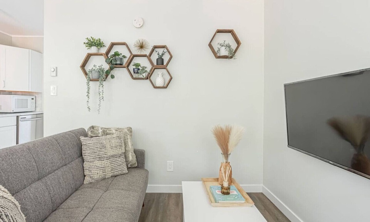 Hope House | Modern Apartment Downtown Hope