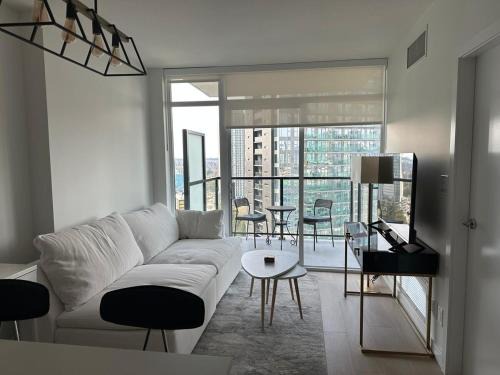 Surrey Apartment | Modern apartment, free parking in King George Hub
