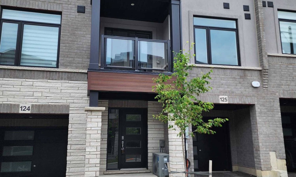 Cambridge House | Modern, bright and private 2 bedroom, 2 full bathroom
