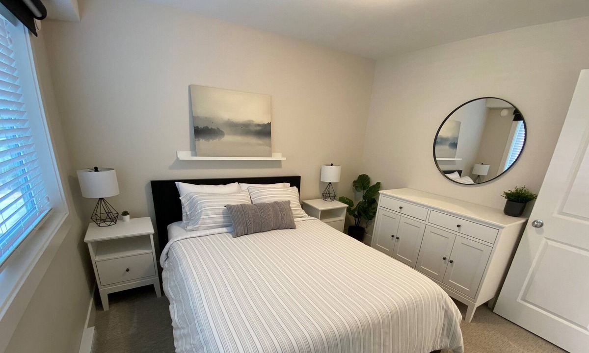 Hatzic House | Modern Coach House near downtown Mission