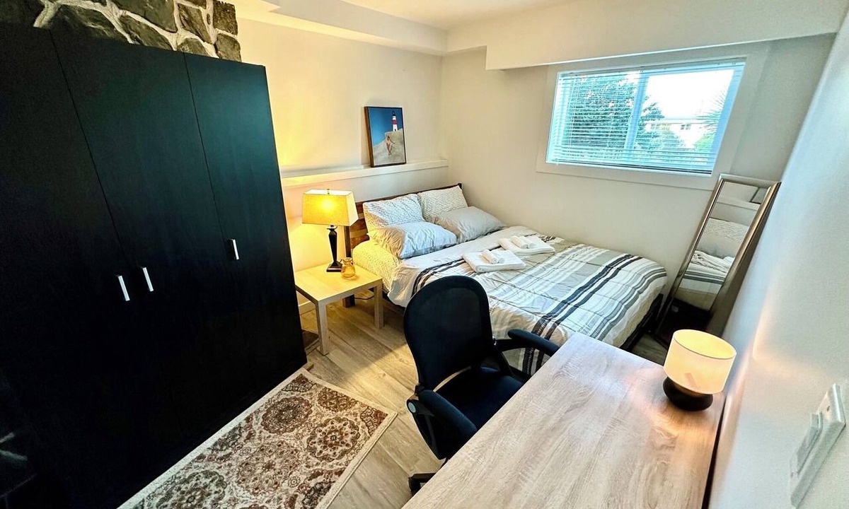 Saanich East Apartment | Modern Cozy Home | Free Parking | Close to Downtown & Beach