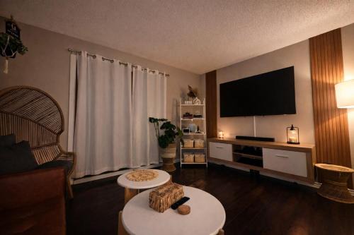 Saskatoon Apartment | Modern Cozy Townhouse Near Everything