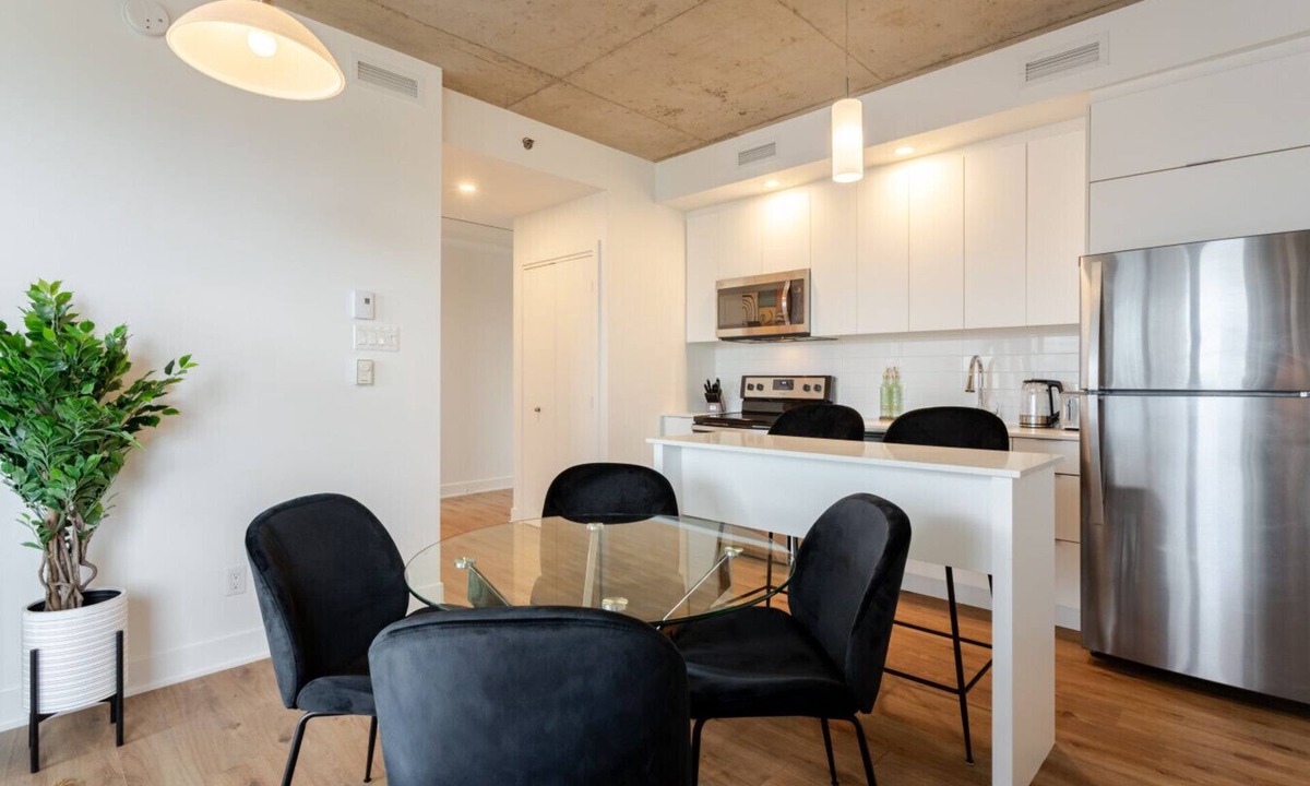 Quartier des Spectacles Apartment | Modern Downtown Apartment | Parking Included