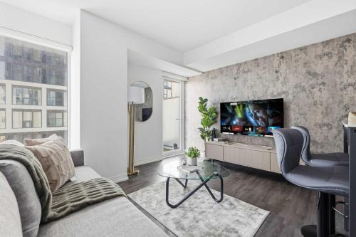 Garden District Apartment | Modern DT Condo Patio Walk Everywhere