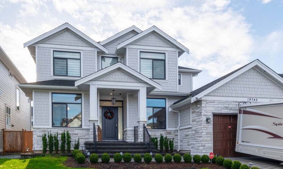 Langley House | Modern Executive Retreat 3 Private Bedrooms in Langley