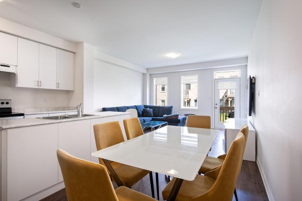 Cambridge Apartment | Modern Luxury Townhouse