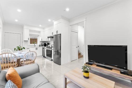 Renfrew-Collingwood House | Modern Private 3BR House