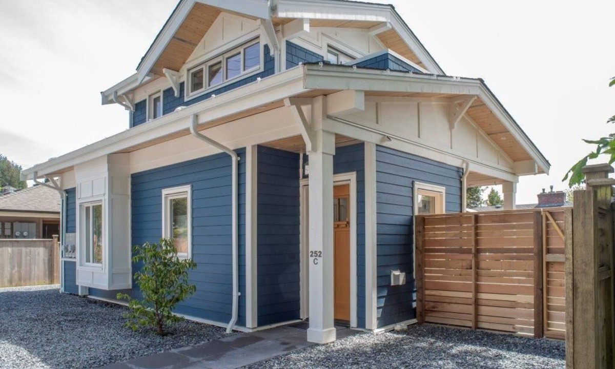 Central Lonsdale House | Modern Private Guest House - Near the best Vancouver attractions!