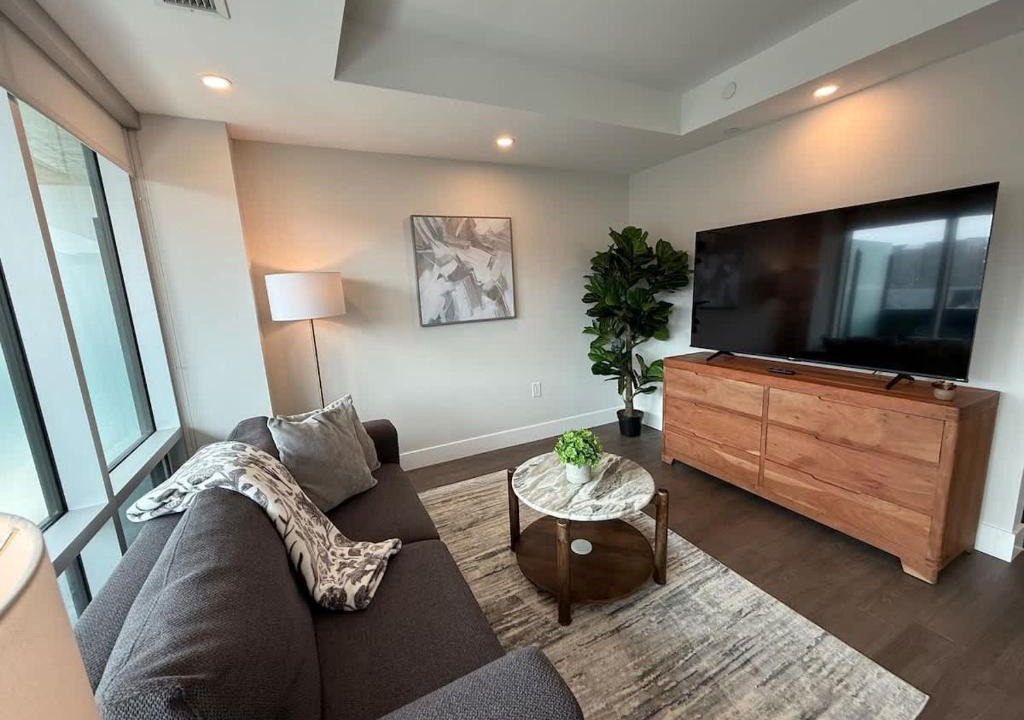 Downtown Halifax Apartment | Modern & spotless 1 BR downtown with 6 appliances