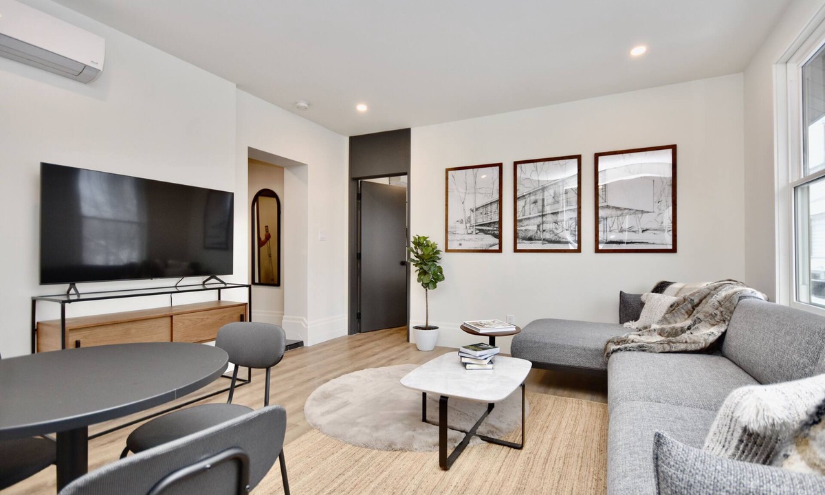 Barrie Apartment | Modern Suite in Trendy Downtown Waterfront