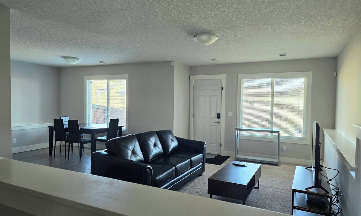 Sage Hill House | Modern Walkout Suite + Private Entry + Self Check-In + NW Calgary