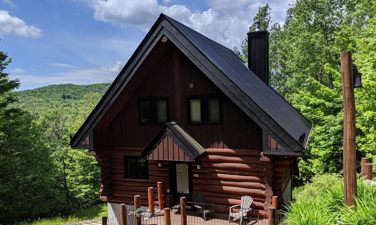 Lac Superieur Village Ski Chalet | Mont Tremblant Cote Nord Tremblant Log Cabin with spa